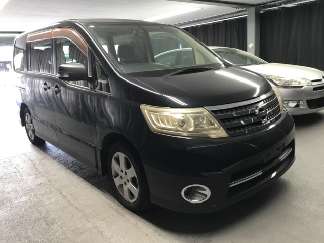 NISSAN SERENA 2010