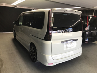 NISSAN SERENA 2010