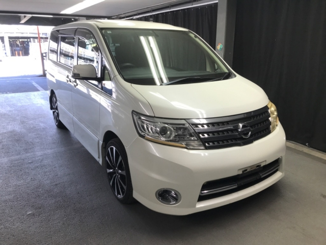 NISSAN SERENA 2010