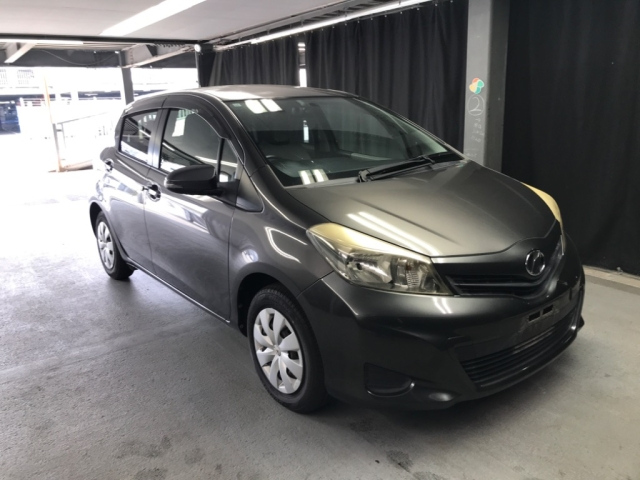 TOYOTA VITZ 2011