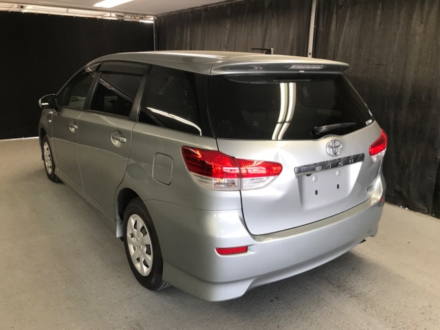 TOYOTA WISH 2011
