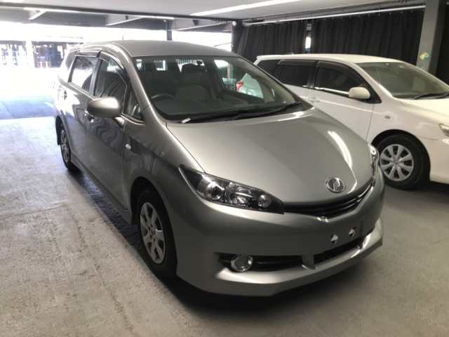 TOYOTA WISH 2011