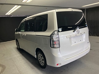 TOYOTA VOXY 2011