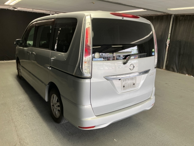 NISSAN SERENA 2011