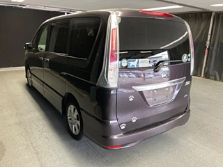 NISSAN SERENA 2010