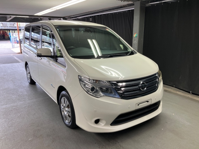 NISSAN SERENA 2015