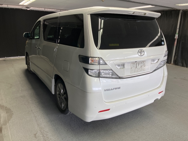 TOYOTA VELLFIRE 2010