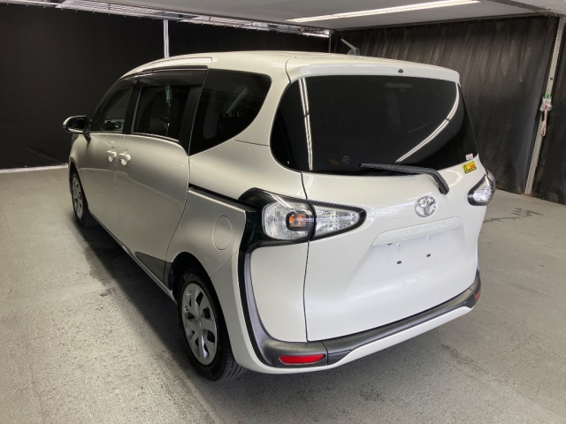 TOYOTA SIENTA 2017