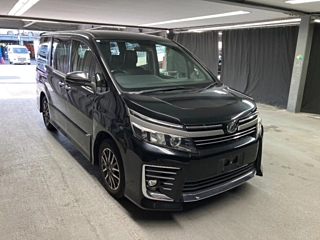 TOYOTA VOXY 2017