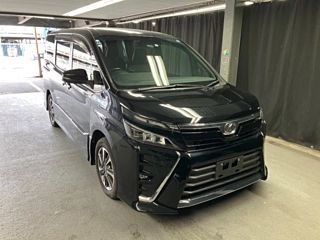 TOYOTA VOXY 2017