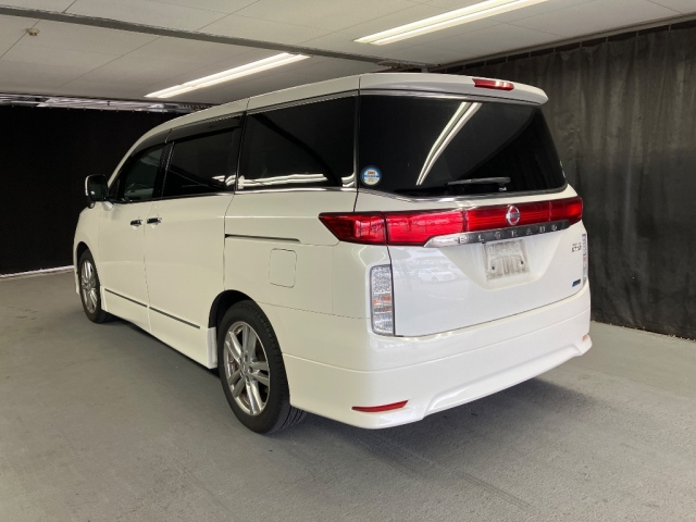 NISSAN ELGRAND 2011