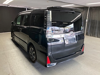 TOYOTA VOXY 2017