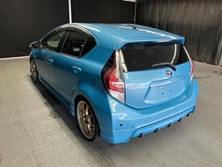TOYOTA AQUA 2012