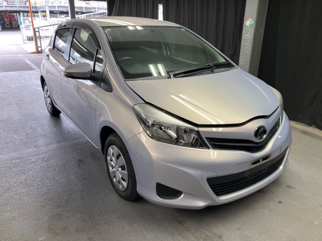 TOYOTA VITZ 2012