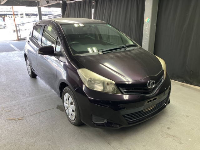 TOYOTA VITZ 2013