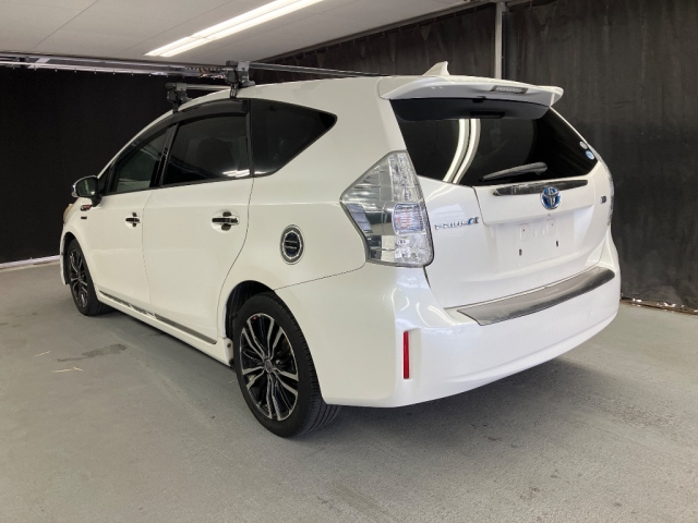 TOYOTA PRIUS ALPHA 2013