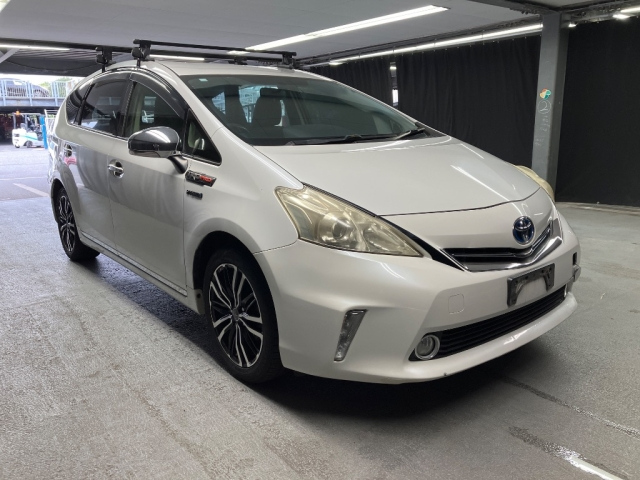 TOYOTA PRIUS ALPHA 2013