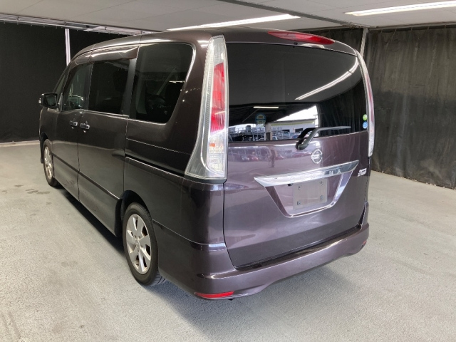 NISSAN SERENA 2011