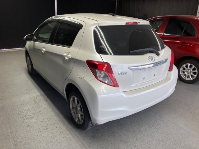 TOYOTA VITZ 2012