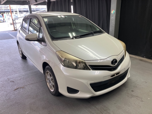 TOYOTA VITZ 2012