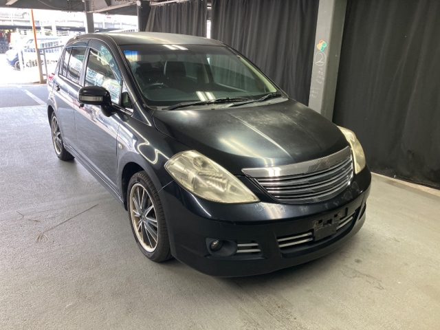 NISSAN TIIDA 2010