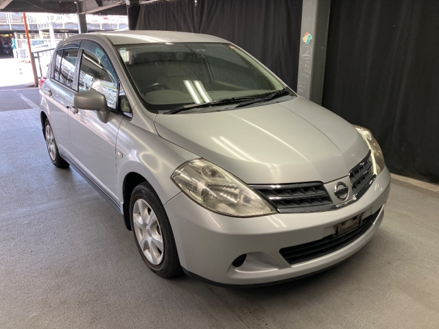 NISSAN TIIDA 2011