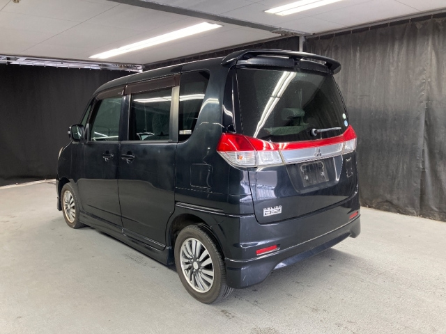 MITSUBISHI DELICA D2 2011