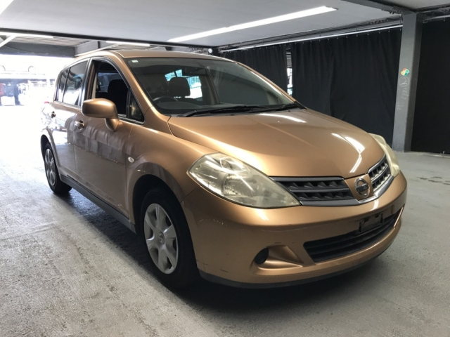 NISSAN TIIDA 2010