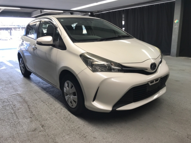 TOYOTA VITZ 2015