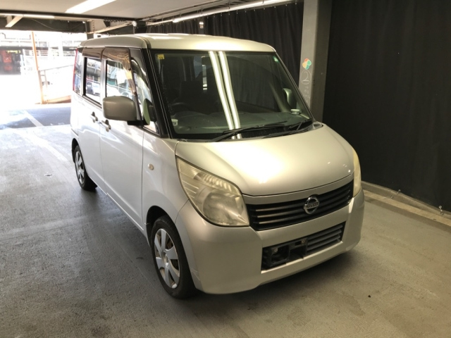 NISSAN ROOX 2010