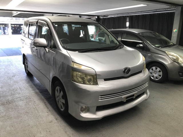 TOYOTA VOXY 2008