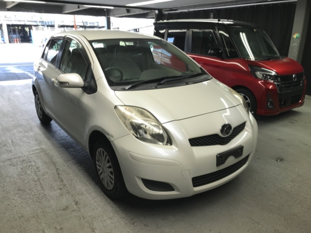 TOYOTA VITZ 2010
