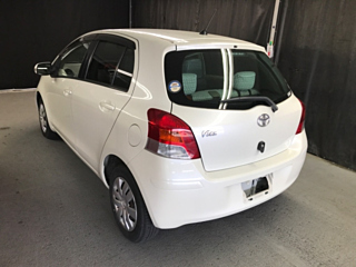 TOYOTA VITZ 2010