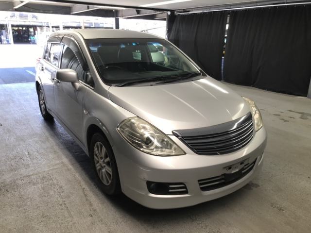 NISSAN TIIDA 2011