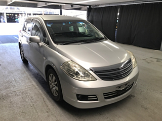 NISSAN TIIDA 2011
