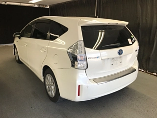 TOYOTA PRIUS ALPHA 2013