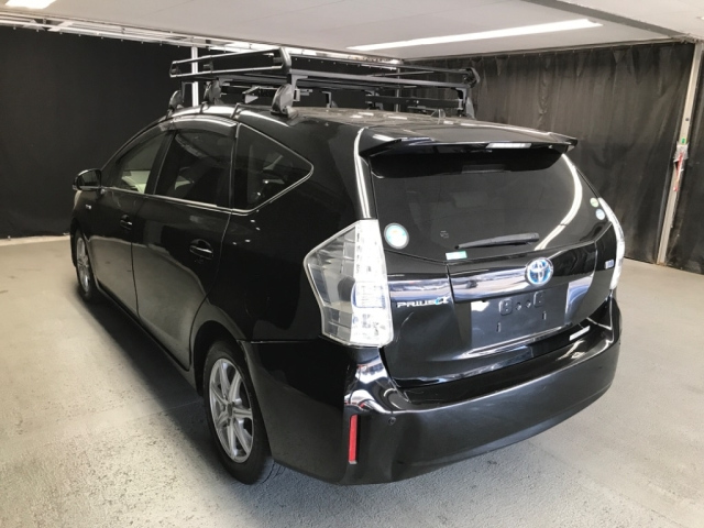 TOYOTA PRIUS ALPHA 2012