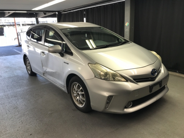 TOYOTA PRIUS ALPHA 2012