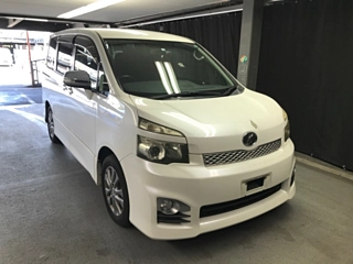 TOYOTA VOXY 2010