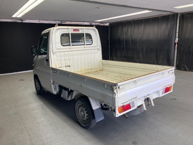 NISSAN CLIPPER TRUCK 2010