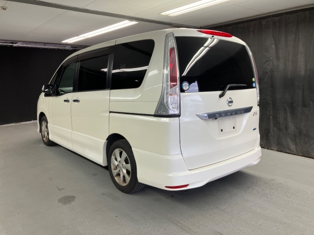 NISSAN SERENA 2011