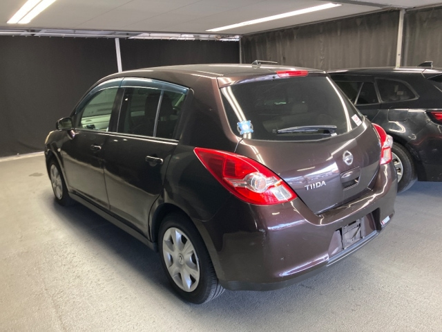 NISSAN TIIDA 2010