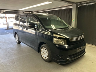 TOYOTA VOXY 2009