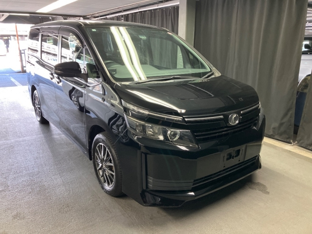 TOYOTA VOXY 2016