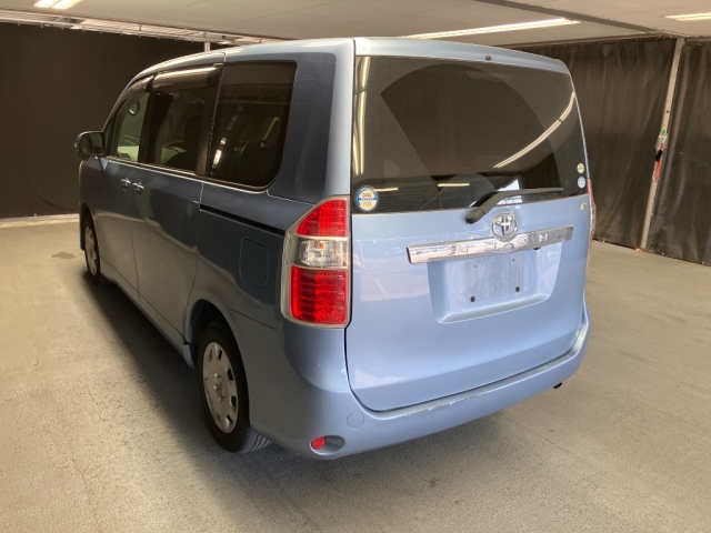 TOYOTA NOAH 2008