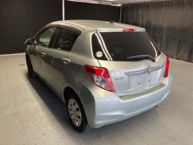 TOYOTA VITZ 2013