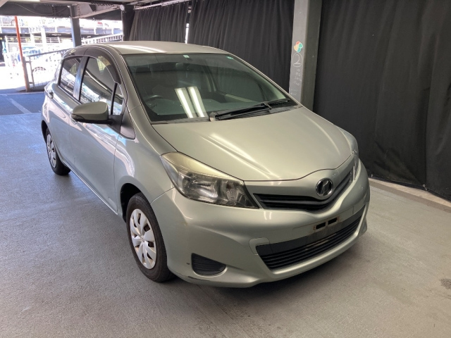 TOYOTA VITZ 2013