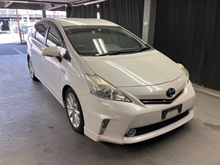 TOYOTA PRIUS ALPHA 2013