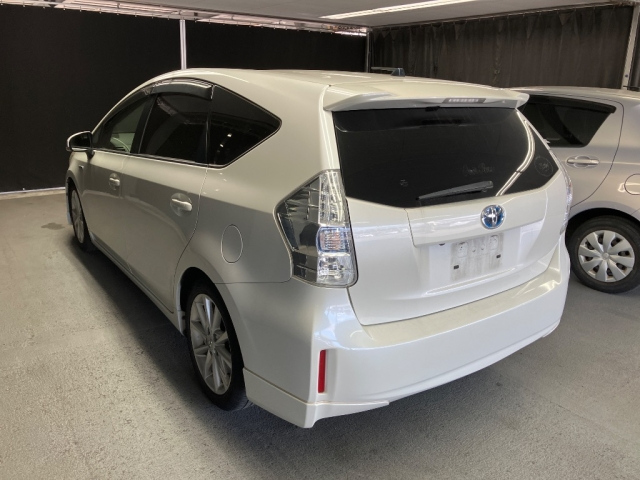 TOYOTA PRIUS ALPHA 2013