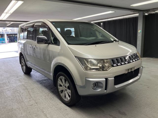 MITSUBISHI DELICA D5 2010